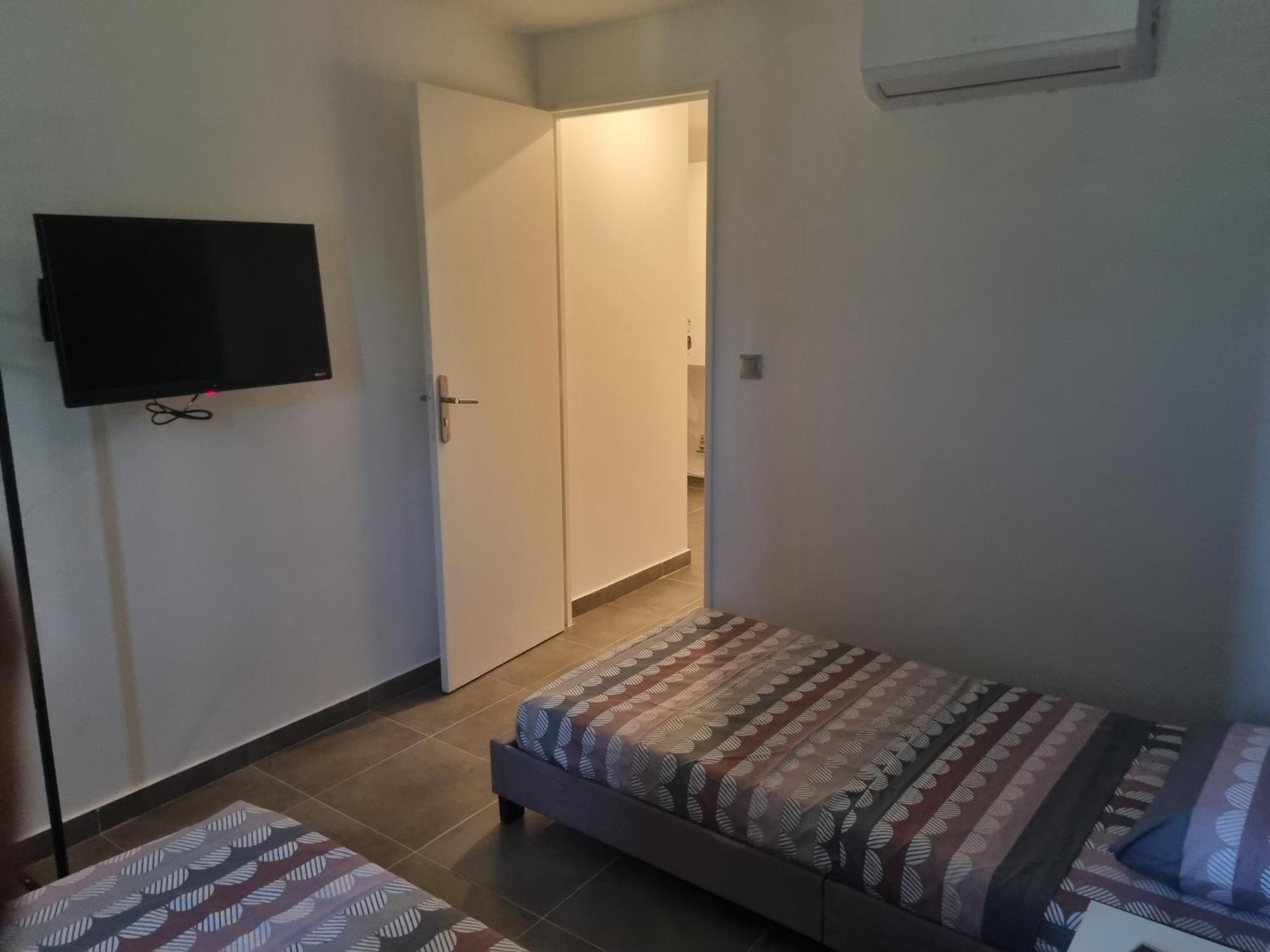 Chambre Privative Renove 2024, Climatisation, Tramway Sur Place , 12 Min Centre, 16 Min Plage, Apercu Lateral Mer, 2 Wc Avec 2 Salle De Bain, Private Room Renovated 2024, Air-Conditioned , Tram On Spot, 2 Toilets And 2 Bathrooms Nice Eksteriør billede